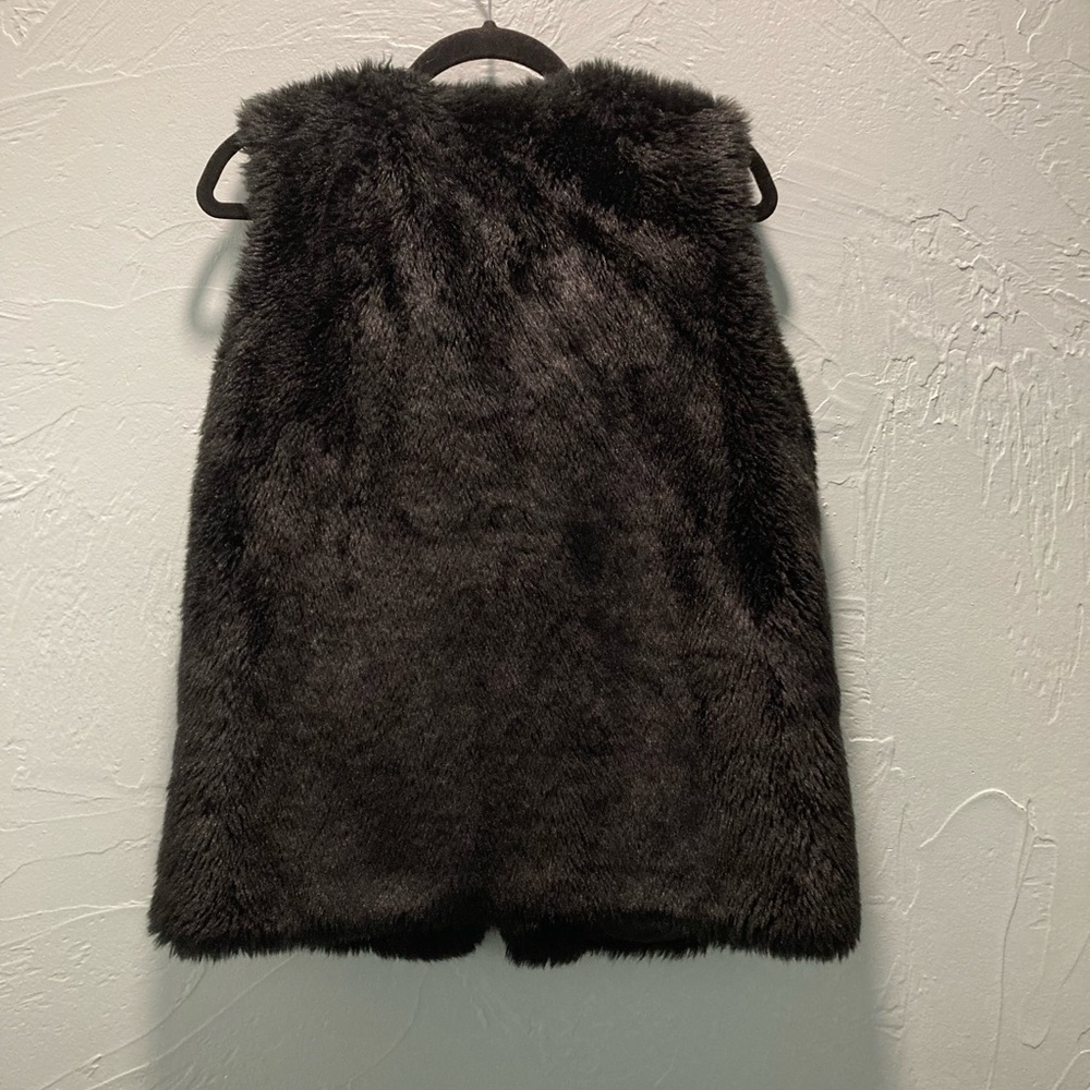 Aldo
Black fury vest
Large - Picture 3 of 5